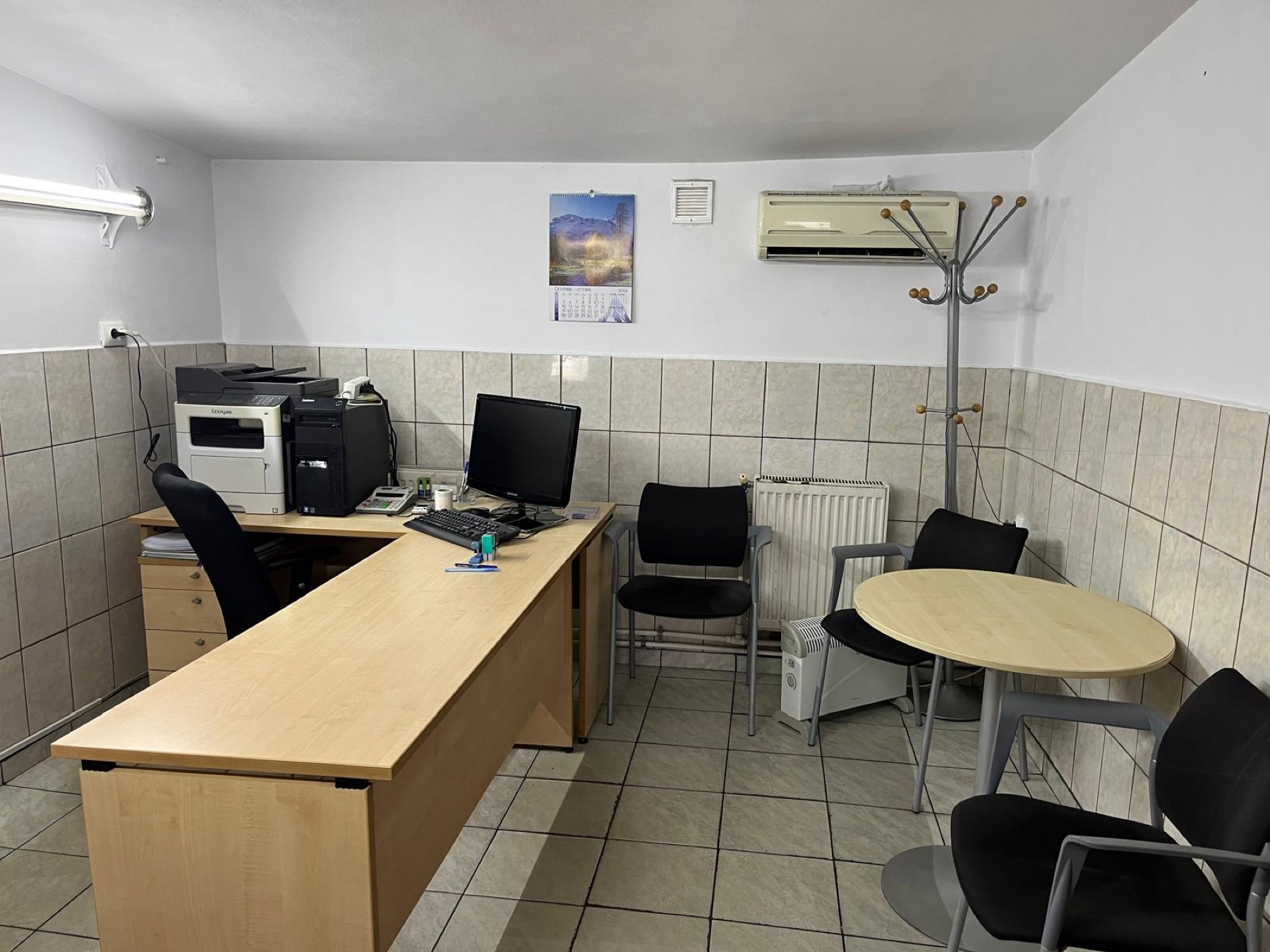 Sala de așteptare pentru clienții stației ITP Tei din București
